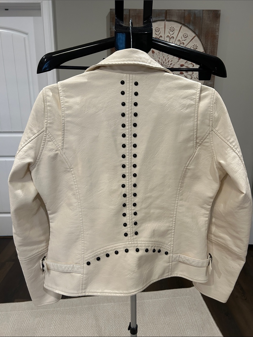 Colleen Lopez Off-White Leather Moto Jacket with Black Hardware / full zip - Picture 7 of 7